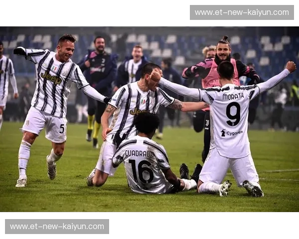 科隆vs拜仁慕尼黑：莱茵河畔的宿敌恩怨，激情与荣耀的足球史诗